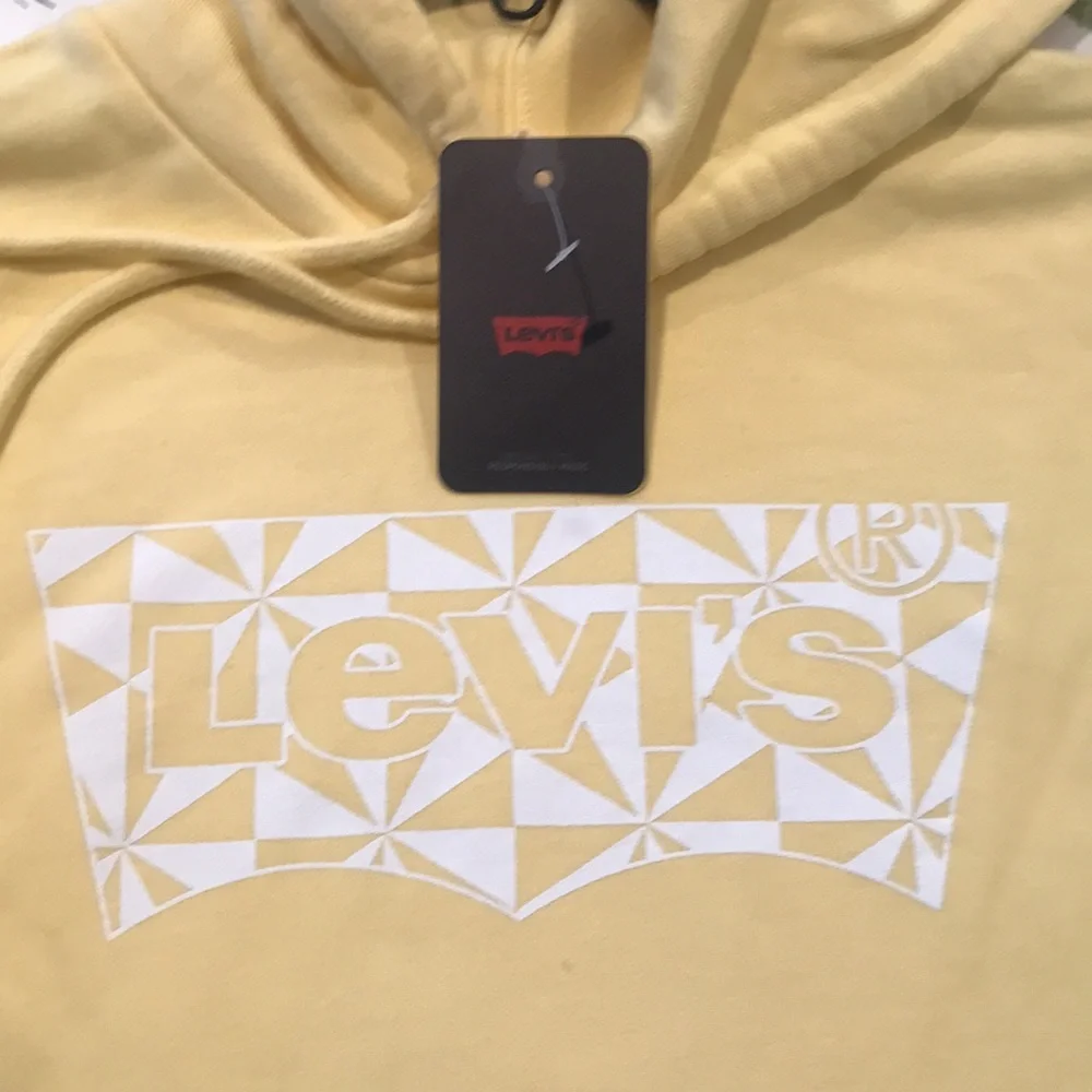 Yellow Levi’s Hoodie L. Bought In Iceland (Suitcase Lost ☹️). NWT. - Picture 3 of 5